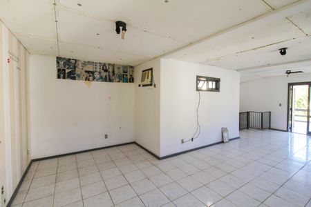 Casa à venda com 550m², 8 quartos e 6 vagasCasa 2