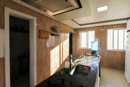 Casa à venda com 550m², 8 quartos e 6 vagasCozinha