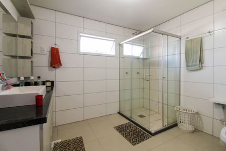 Casa à venda com 550m², 8 quartos e 6 vagasBanheiro da Suíte 5