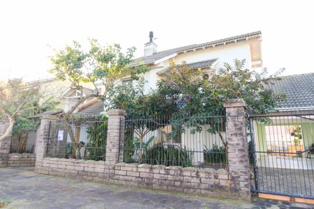 Casa à venda com 550m², 8 quartos e 6 vagasFachada