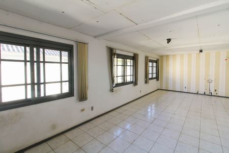 Casa à venda com 550m², 8 quartos e 6 vagasCasa 2