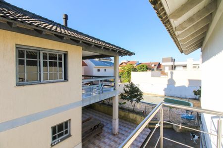 Casa à venda com 550m², 8 quartos e 6 vagasVista do Quarto 2