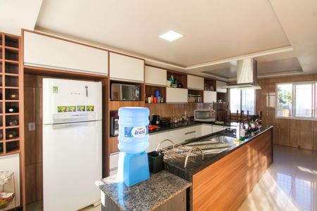 Casa à venda com 550m², 8 quartos e 6 vagasCozinha