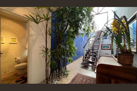 Casa à venda com 230m², 5 quartos e 2 vagasHall social