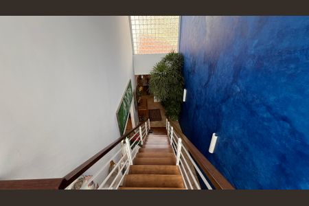 Casa à venda com 230m², 5 quartos e 2 vagasEscada