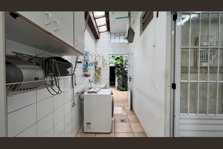 Casa à venda com 230m², 5 quartos e 2 vagasÁrea de Serviço