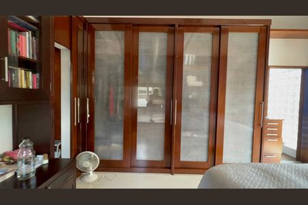 Casa à venda com 230m², 5 quartos e 2 vagasCloset da suíte 3 e 4