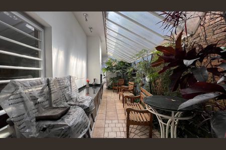 Casa à venda com 230m², 5 quartos e 2 vagasChurrasqueira