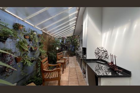 Casa à venda com 230m², 5 quartos e 2 vagasChurrasqueira