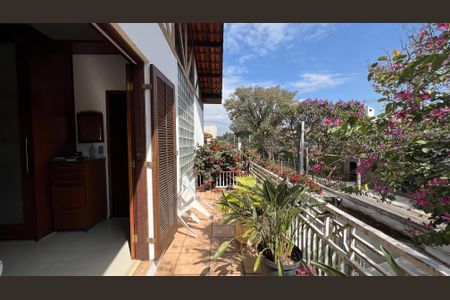 Casa à venda com 230m², 5 quartos e 2 vagasVaranda da suite