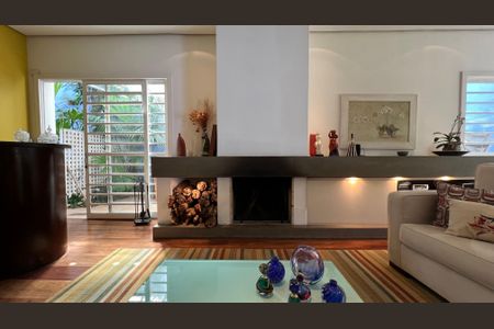 Casa à venda com 230m², 5 quartos e 2 vagasSala