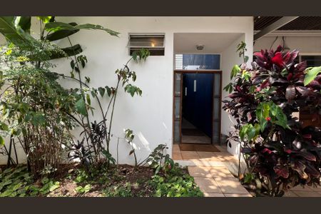 Casa à venda com 230m², 5 quartos e 2 vagasEntrada