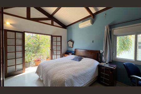 Casa à venda com 230m², 5 quartos e 2 vagasSuíte 3