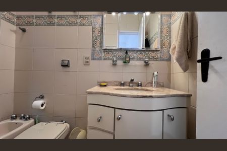 Casa à venda com 230m², 5 quartos e 2 vagasBanheiro da Suíte 2