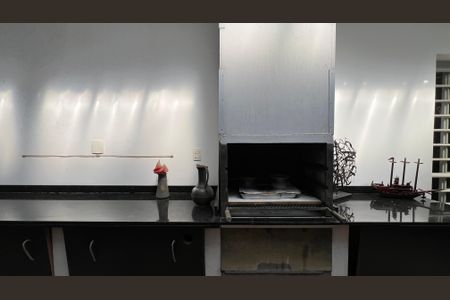 Casa à venda com 230m², 5 quartos e 2 vagasChurrasqueira