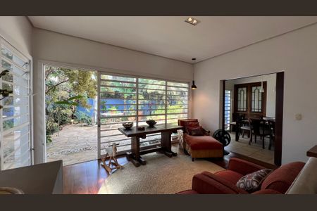 Sala de casa à venda com 5 quartos, 230m² em Alto de Pinheiros, São Paulo