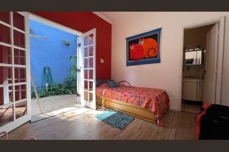 Casa à venda com 230m², 5 quartos e 2 vagasSuíte 2