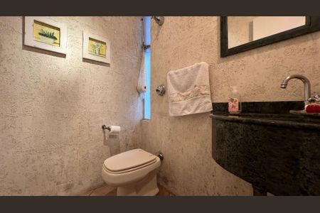 Casa à venda com 230m², 5 quartos e 2 vagasLavabo