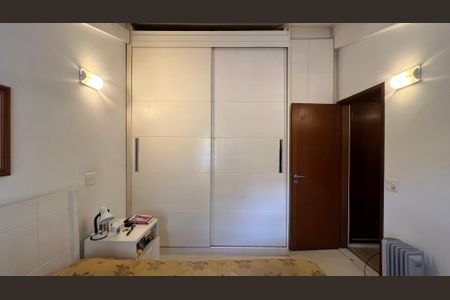 Casa à venda com 230m², 5 quartos e 2 vagasSuíte 4