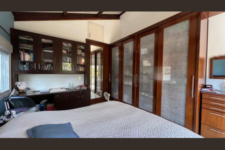 Casa à venda com 230m², 5 quartos e 2 vagasSuíte 3