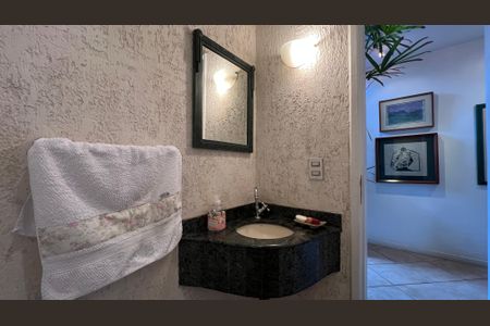 Casa à venda com 230m², 5 quartos e 2 vagasLavabo