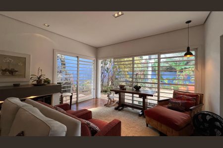 Casa à venda com 230m², 5 quartos e 2 vagasSala