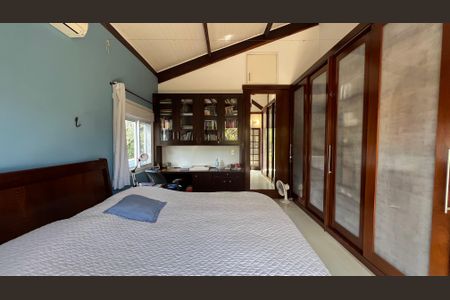 Casa à venda com 230m², 5 quartos e 2 vagasSuíte 3