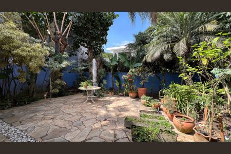 Casa à venda com 230m², 5 quartos e 2 vagasQuintal