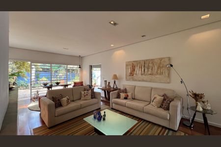 Casa à venda com 230m², 5 quartos e 2 vagasSala