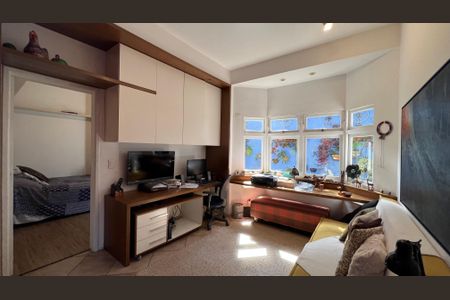 Casa à venda com 230m², 5 quartos e 2 vagasSala de TV