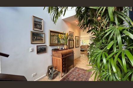 Casa à venda com 230m², 5 quartos e 2 vagasHall social