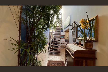 Casa à venda com 230m², 5 quartos e 2 vagasHall social