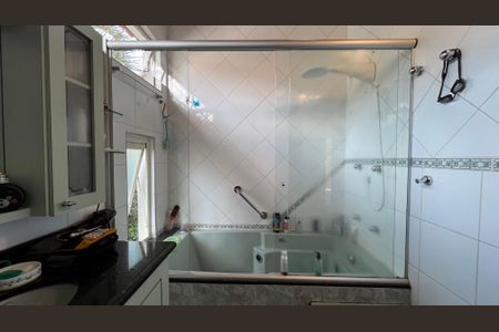 Casa à venda com 230m², 5 quartos e 2 vagasBanheiro da Suíte 3 e 4