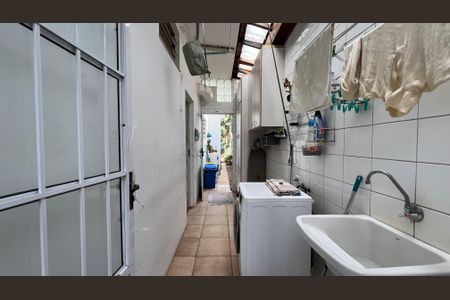 Casa à venda com 230m², 5 quartos e 2 vagasÁrea de Serviço