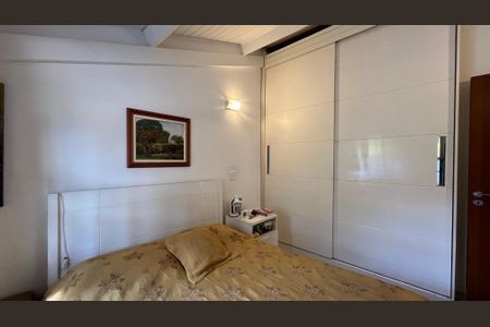 Casa à venda com 230m², 5 quartos e 2 vagasSuíte 4