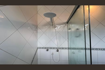 Casa à venda com 230m², 5 quartos e 2 vagasBanheiro da Suíte 3 e 4