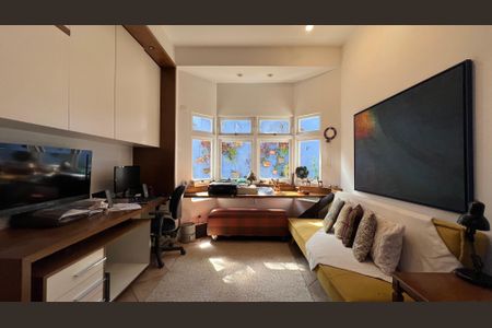 Casa à venda com 230m², 5 quartos e 2 vagasSala de TV