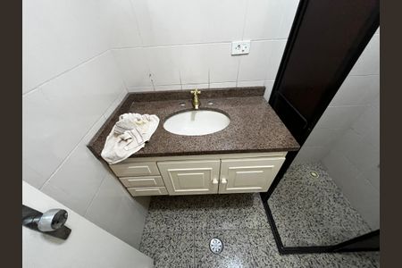 Casa para alugar com 250m², 2 quartos e 6 vagasBanheiro