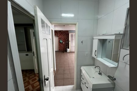 Casa para alugar com 250m², 2 quartos e 6 vagasBanheiro de serviço