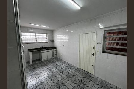 Casa para alugar com 250m², 2 quartos e 6 vagasCozinha