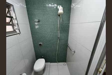 Casa para alugar com 250m², 2 quartos e 6 vagasBanheiro de serviço