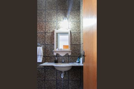 Casa para alugar com 387m², 4 quartos e 3 vagas Casa para alugar com 387m², 4 quartos e 3 vagasBanheiro da Suíte 2