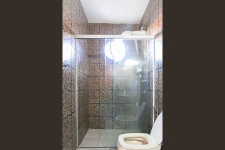 Casa para alugar com 387m², 4 quartos e 3 vagas Casa para alugar com 387m², 4 quartos e 3 vagasBanheiro da Suíte 2