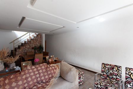 Casa para alugar com 387m², 4 quartos e 3 vagas Casa para alugar com 387m², 4 quartos e 3 vagasSala 1