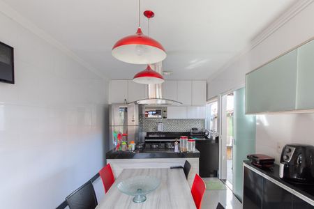 Casa para alugar com 387m², 4 quartos e 3 vagas Casa para alugar com 387m², 4 quartos e 3 vagasCozinha