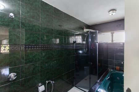 Casa para alugar com 387m², 4 quartos e 3 vagas Casa para alugar com 387m², 4 quartos e 3 vagasBanheiro da Suíte 1