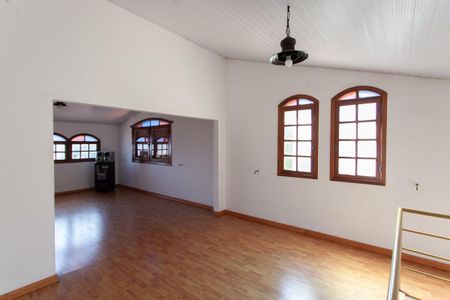 Casa para alugar com 387m², 4 quartos e 3 vagas Casa para alugar com 387m², 4 quartos e 3 vagasSala 2