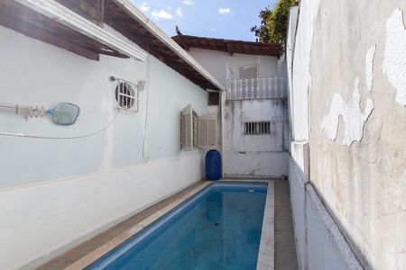 Casa para alugar com 387m², 4 quartos e 3 vagas Casa para alugar com 387m², 4 quartos e 3 vagasÁrea comum - Piscina