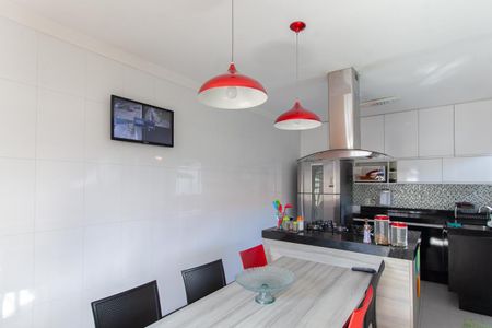 Casa para alugar com 387m², 4 quartos e 3 vagas Casa para alugar com 387m², 4 quartos e 3 vagasCozinha