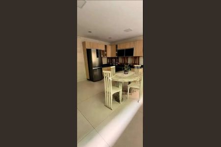 Casa à venda com 200m², 3 quartos e 7 vagas Casa à venda com 200m², 3 quartos e 7 vagasCozinha
